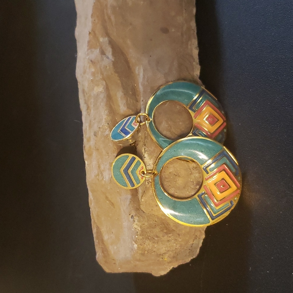 GOLD TONE EARRINGS